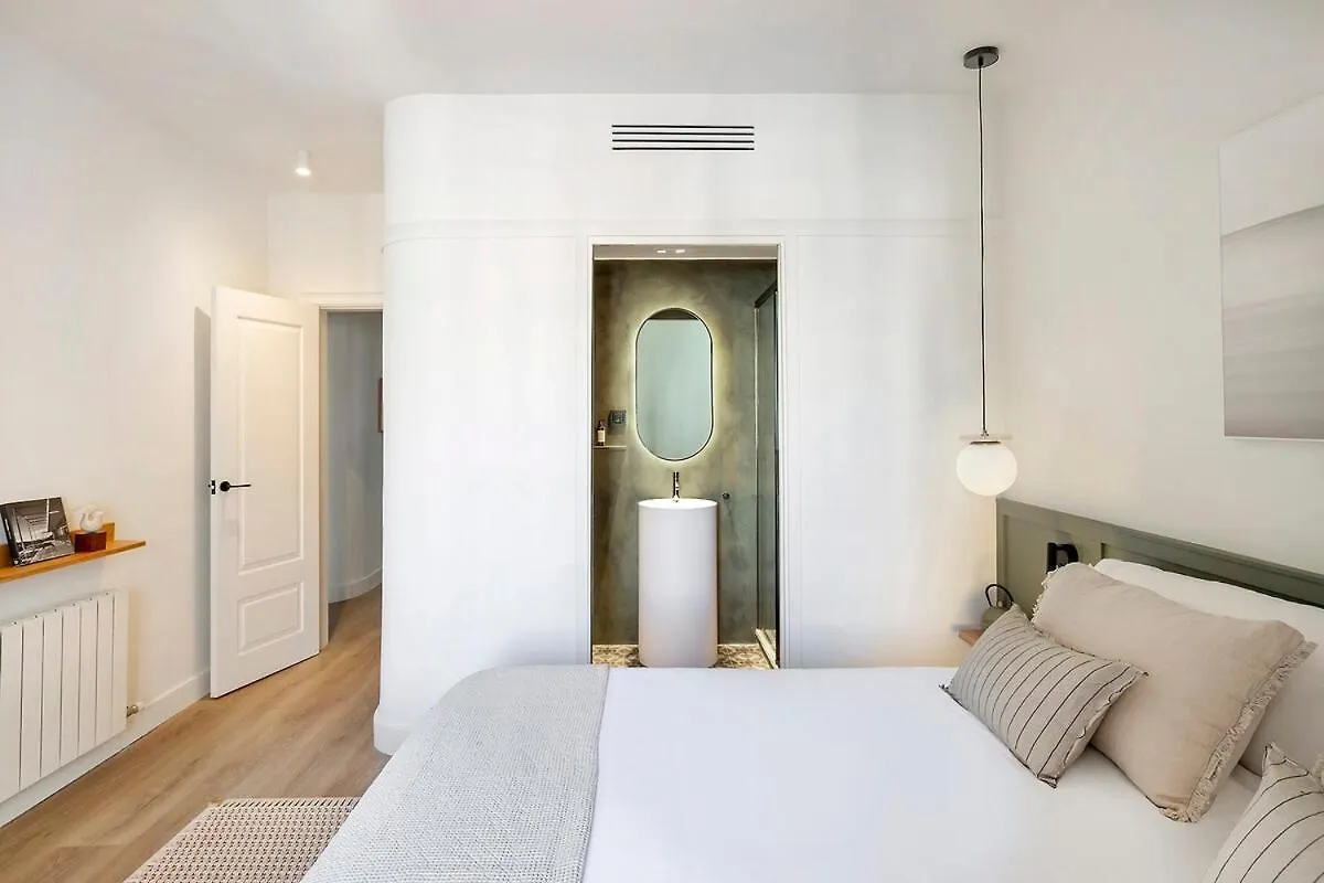 Luxury Apt With King Beds & Central Ac In Heart Of Bcn Барселона 0*,  Испания