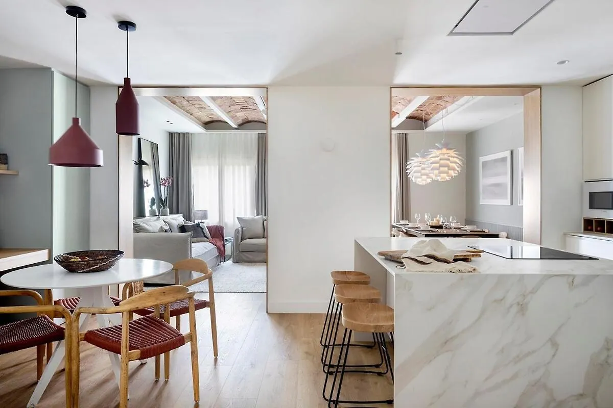 Luxury Apt With King Beds & Central Ac In Heart Of Bcn Барселона 0*,