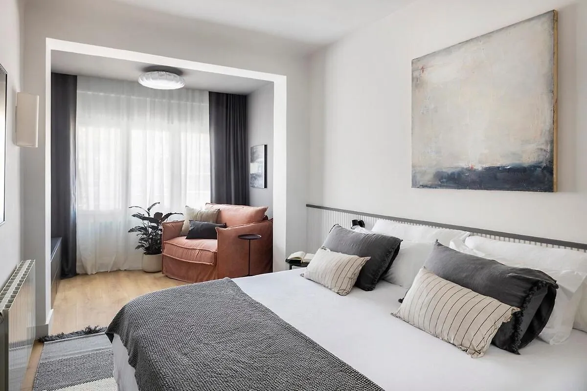 Апартаменты Luxury Apt With King Beds & Central Ac In Heart Of Bcn Барселона Испания